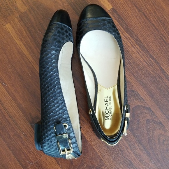 Leather flat shoes - Picture 2 of 7